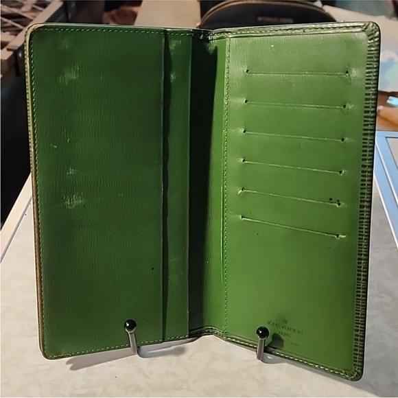 Vintage Green Epi Leather Louis Vuitton Wallet - Picture 2 of 15